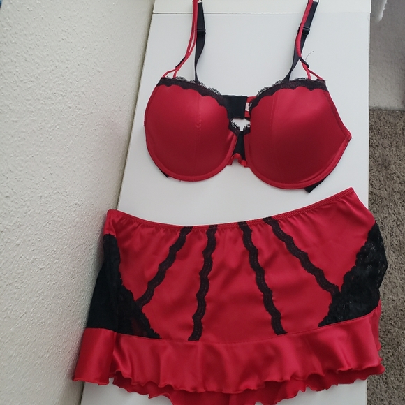 Jezebel bra and "skirt" - Picture 1 of 4